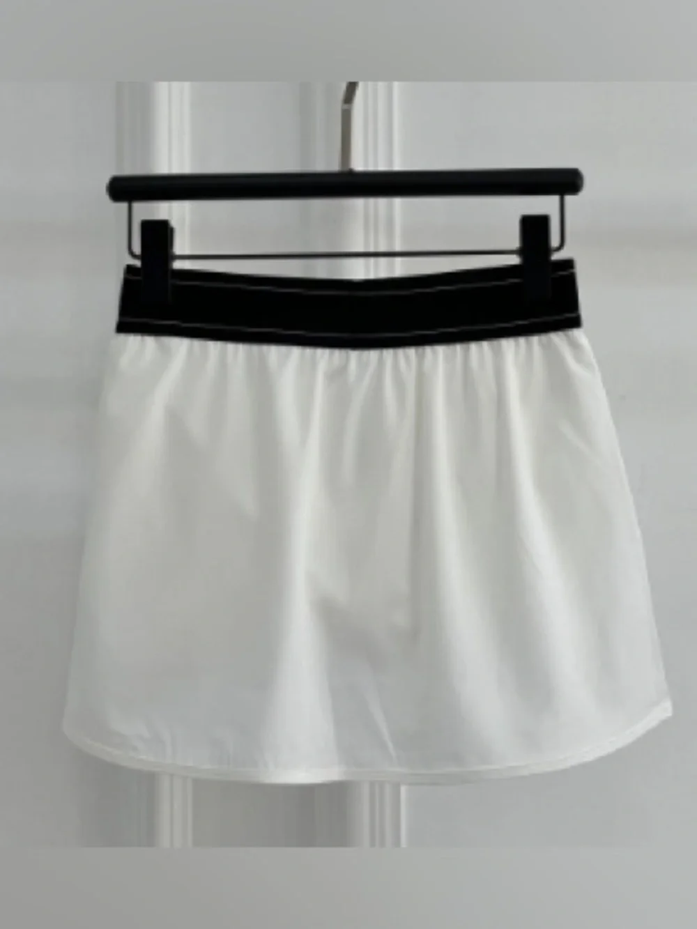 Alo White Athletic Skort with Black Waistband